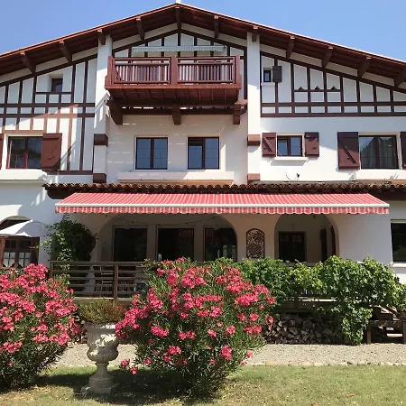 La Du Parc بيت ضيافة براديس