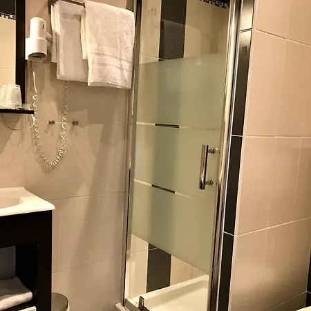 Pensión La Du Parc 4*